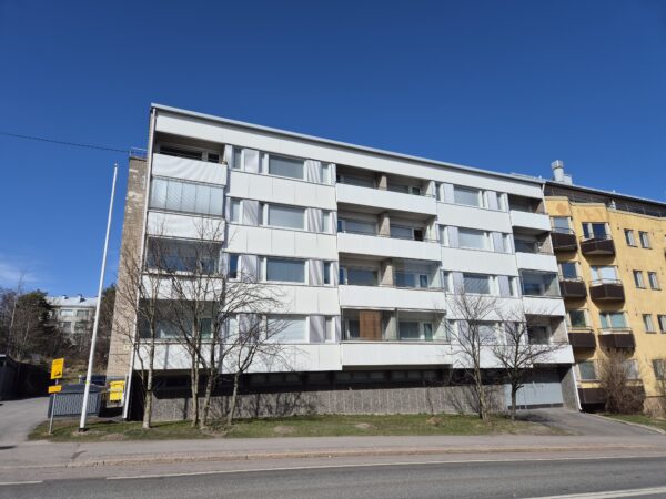 Taloyhtiön ikkuna- ja oviremontti